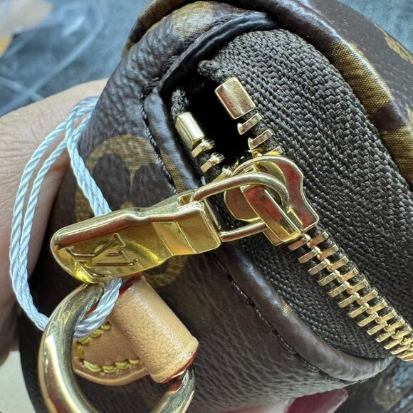 100% Authentic Louis Vuitton Leather Belt Bag - Picture 7 of 13